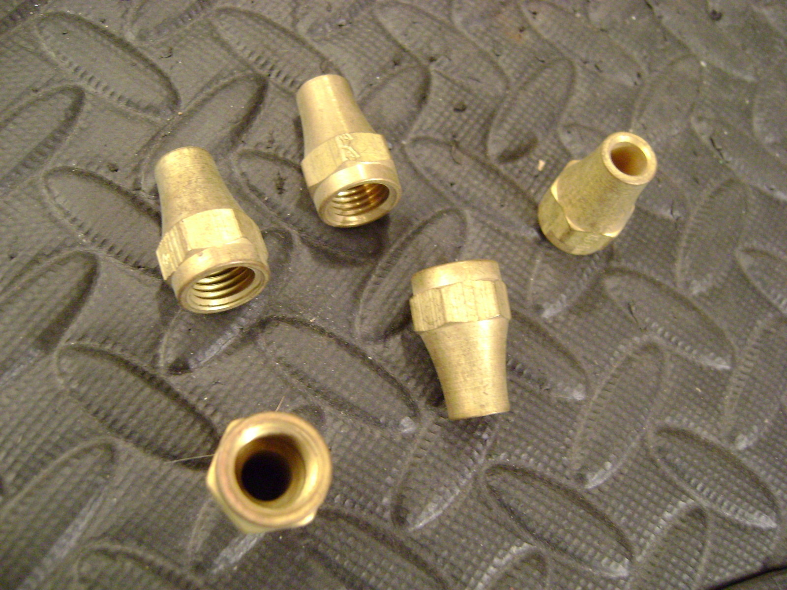 7/16"-20 Thread x 1/4" ID Nozzle 5pc lot