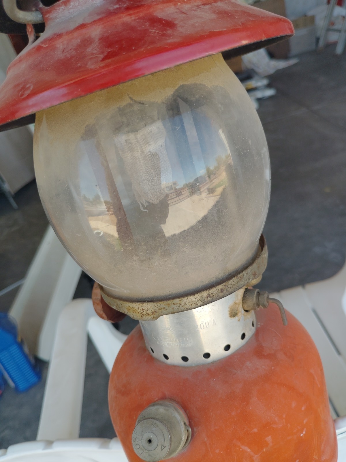Vintage Coleman Lantern 200A single Mantel 1963
