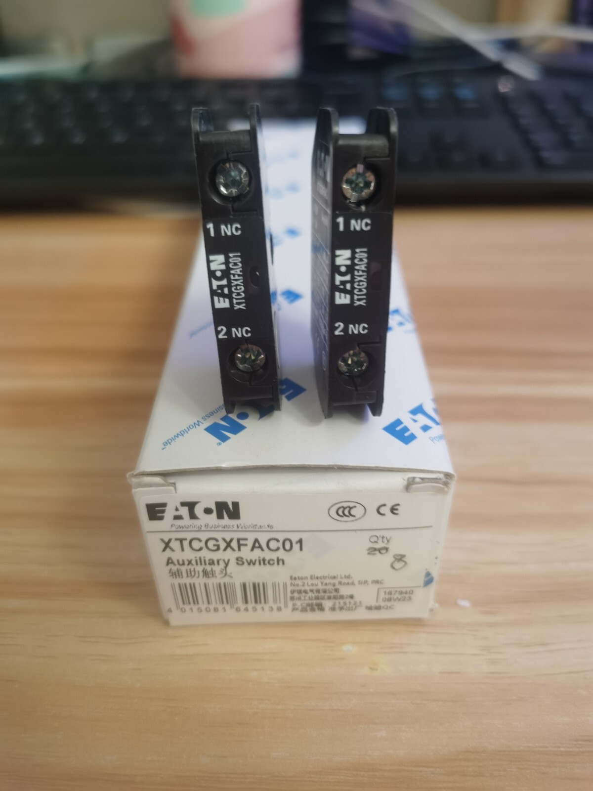 2PCS New Eaton Moeller XTCGXFAC01 Auxiliary Contacts 1NC Brand Free Ship