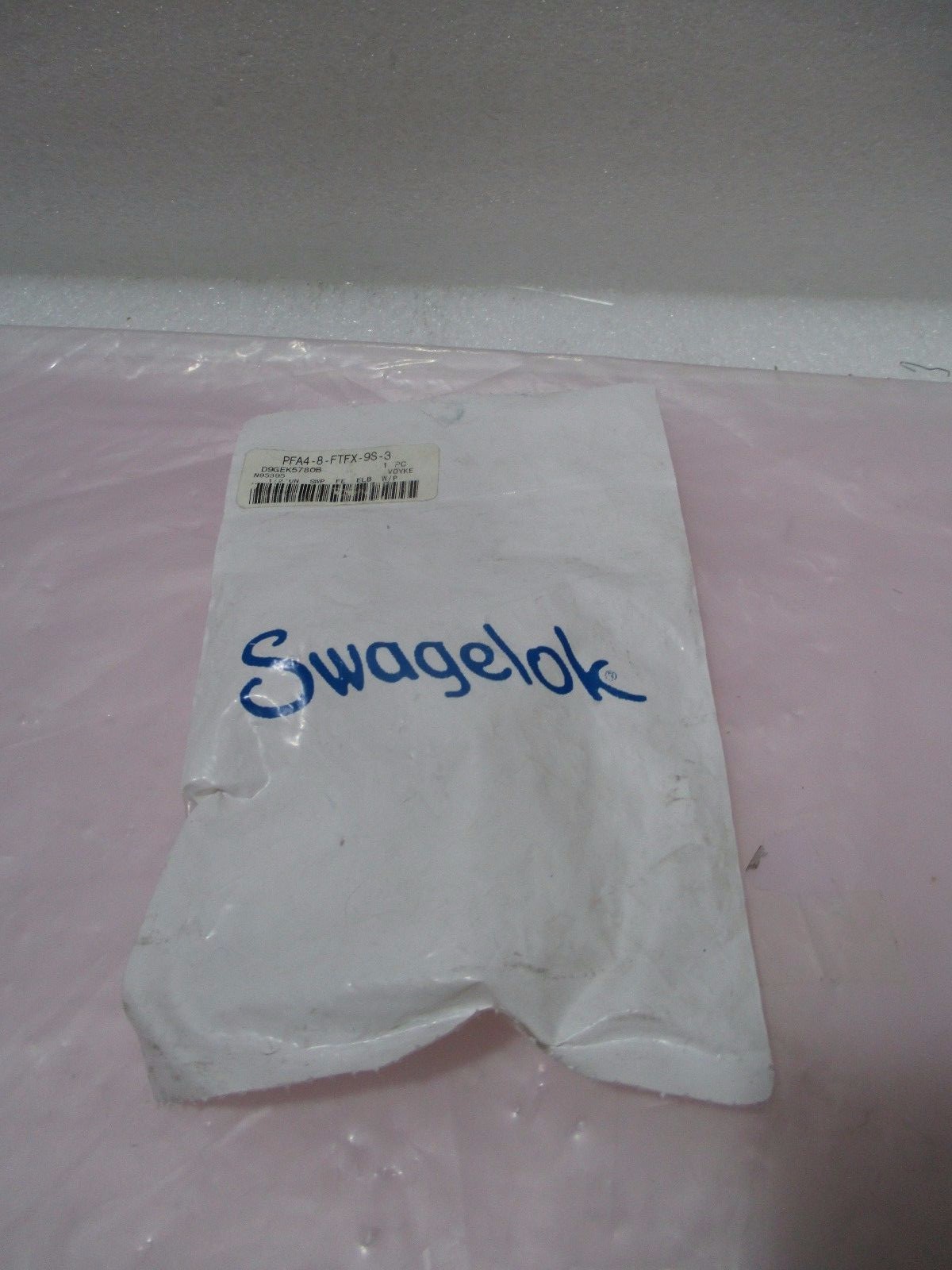 Swagelok PFA4-8-FTFX-95-3 1/2" Union Elbow, Female, PFA, 420945