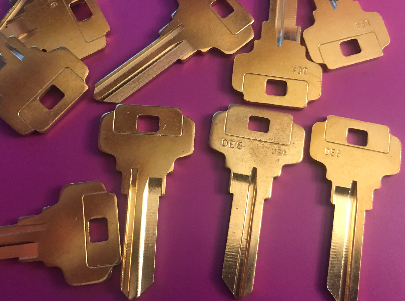 DE6 Key Blanks  lot  of 25 - Locksmith                                 [kb5]