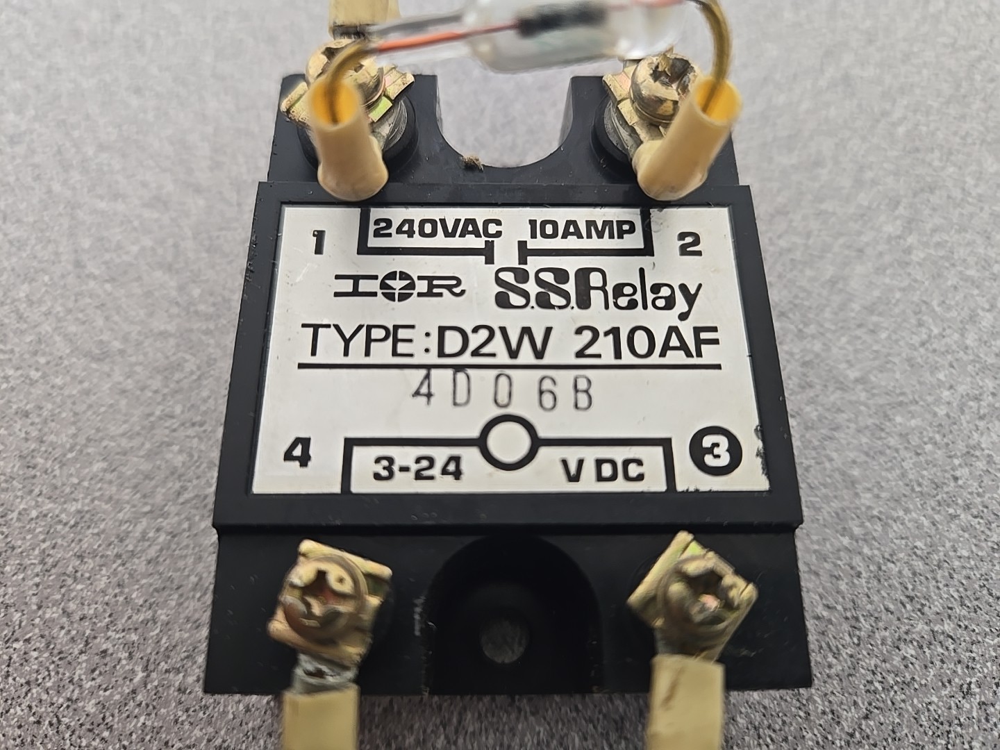 IR Crydom D2W-210AF Solid State Relay, 240VAC Input 3-24 VDC Output 10 AMP