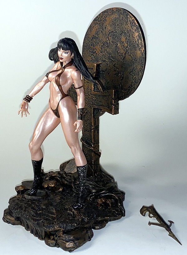 GOLDEN VAMPIRELLA Figure Ltd to 2400 pcs 2001 Toy Show Special Loose/no box