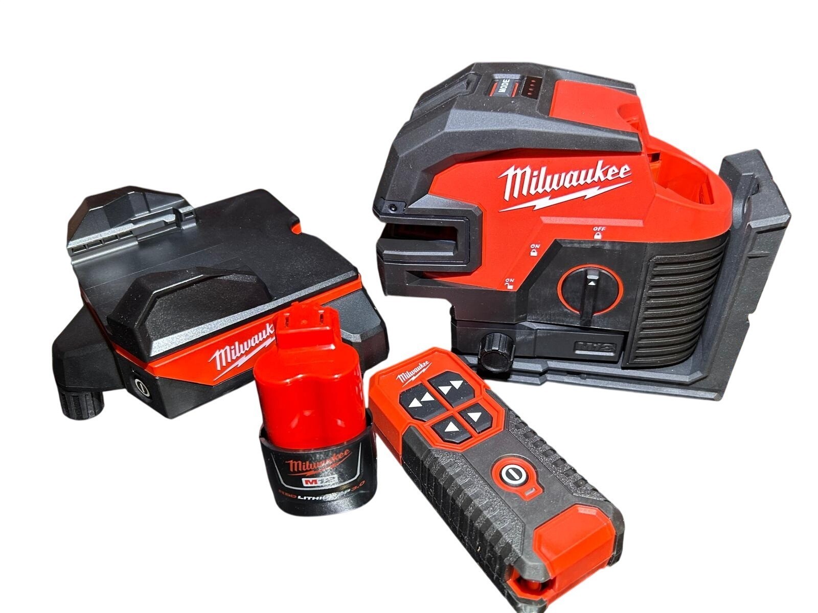 M12 Green Laser – Cross Line & 4-Points w/Wireless Laser Alignment Base W/ Remot