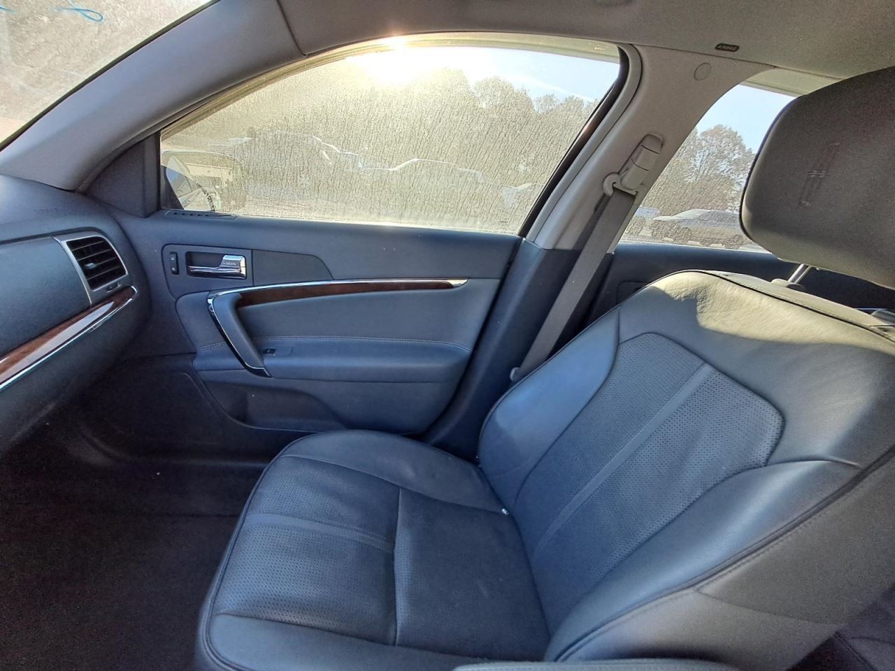 MKZ 2010 Glove Box 4869932