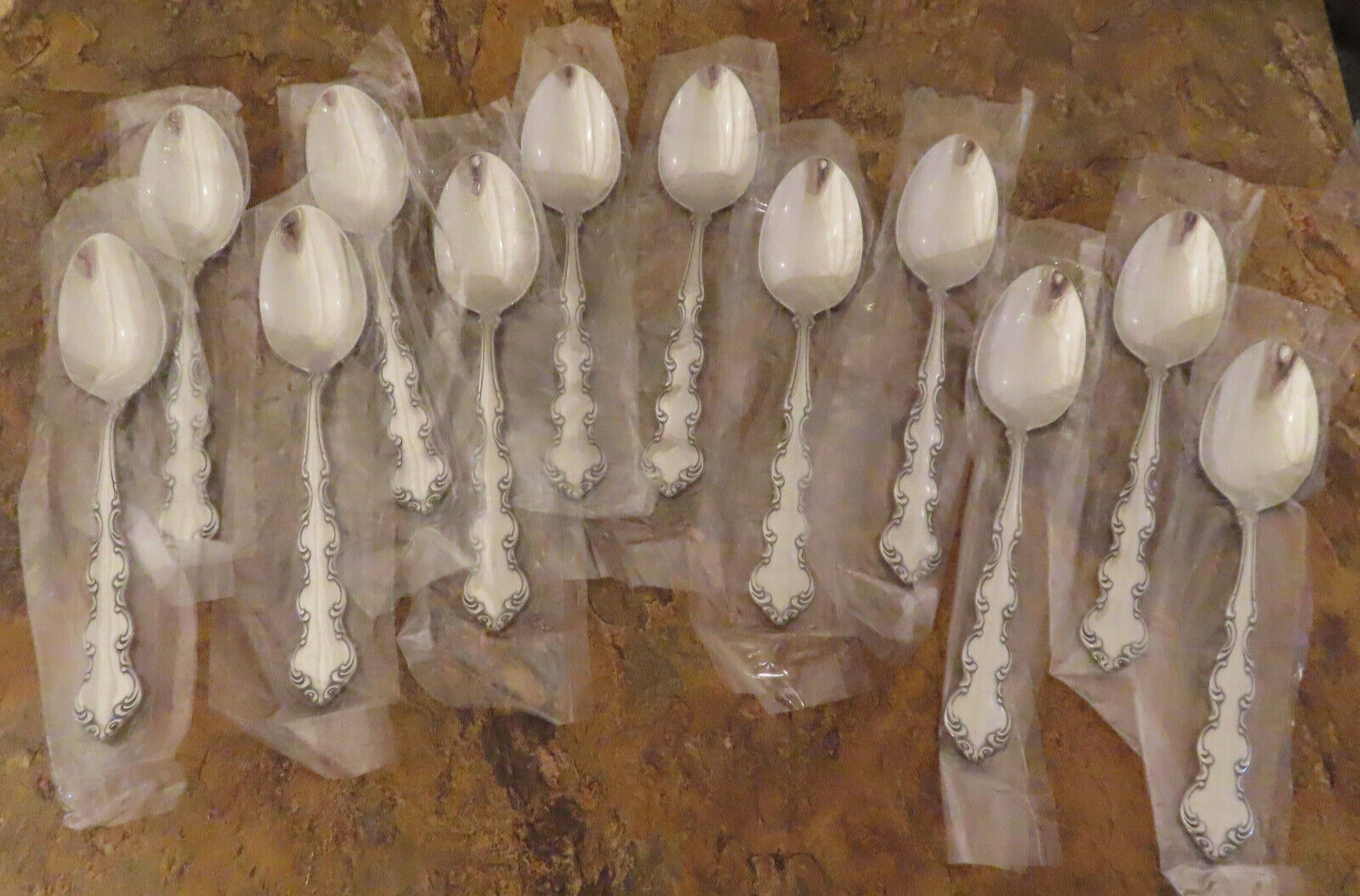 Oneida Mozart Set of 12 Teaspoons Spoons Deluxe Stainless Flatware Lot E New