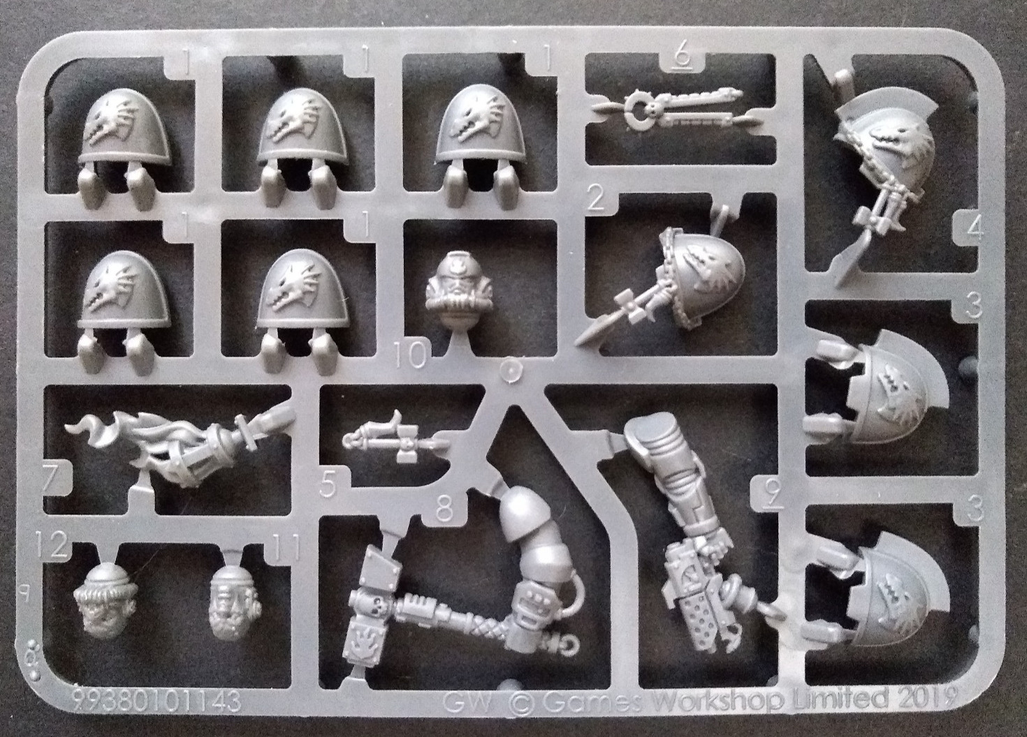 Warhammer 40k Space Marines Salamanders Hammer Shoulder Pads Upgrade Sprue *NOS*