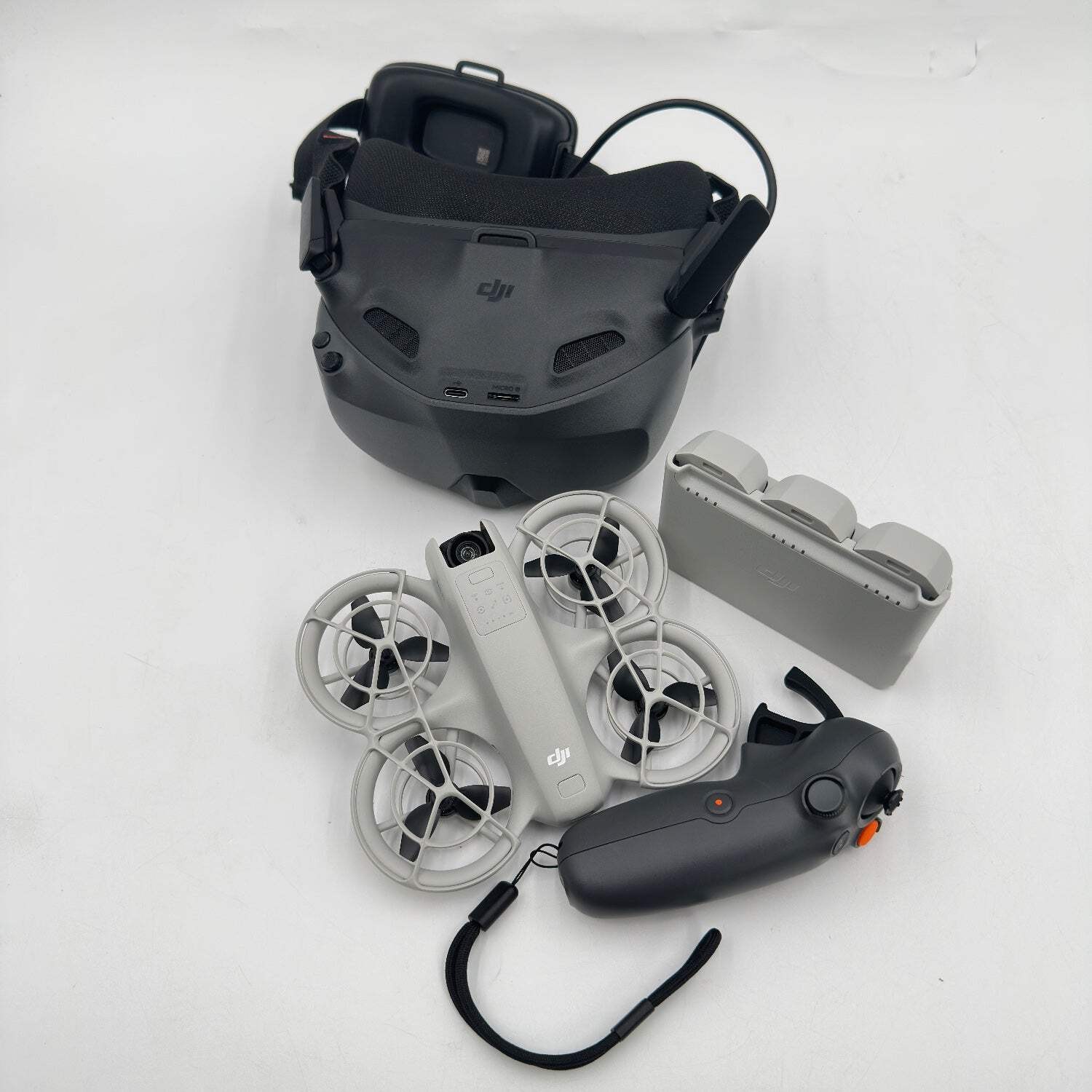 DJI Neo 4K Camera Drone DN1A0626 with Accessories