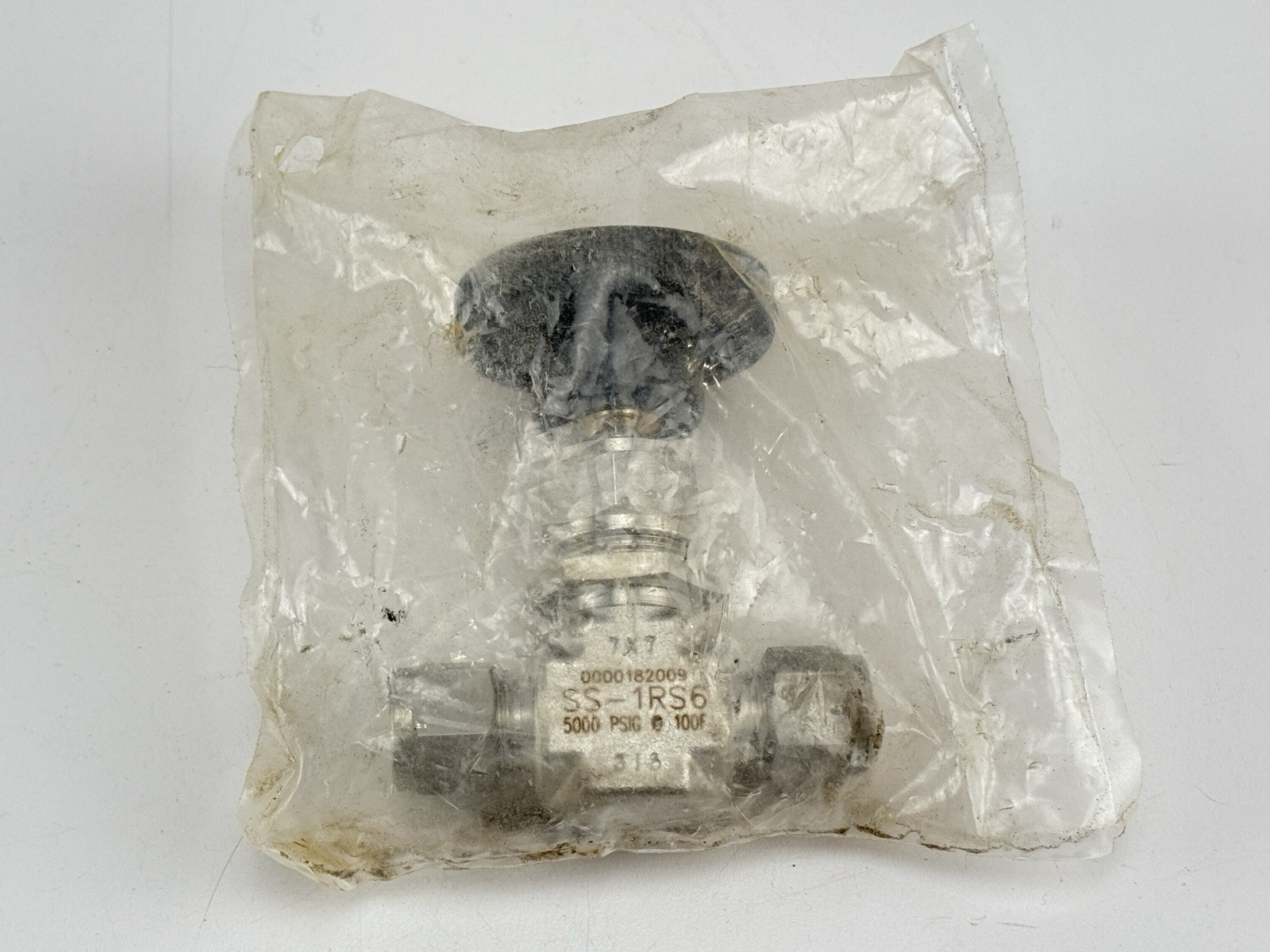 New Swagelok SS-1RS6 Manual Stainless Needle Valve 3/8in Tube