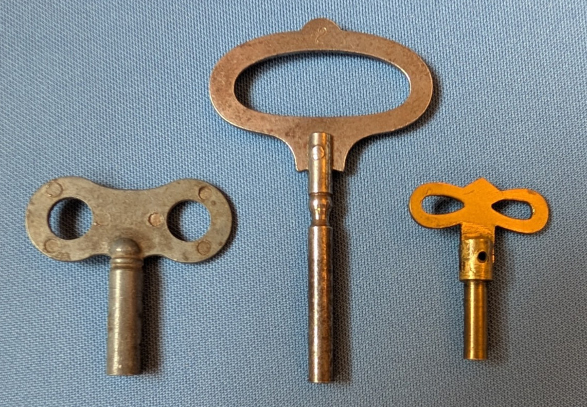 3 winder keys, brass, Popular Progress, steel, 4mm, threaded