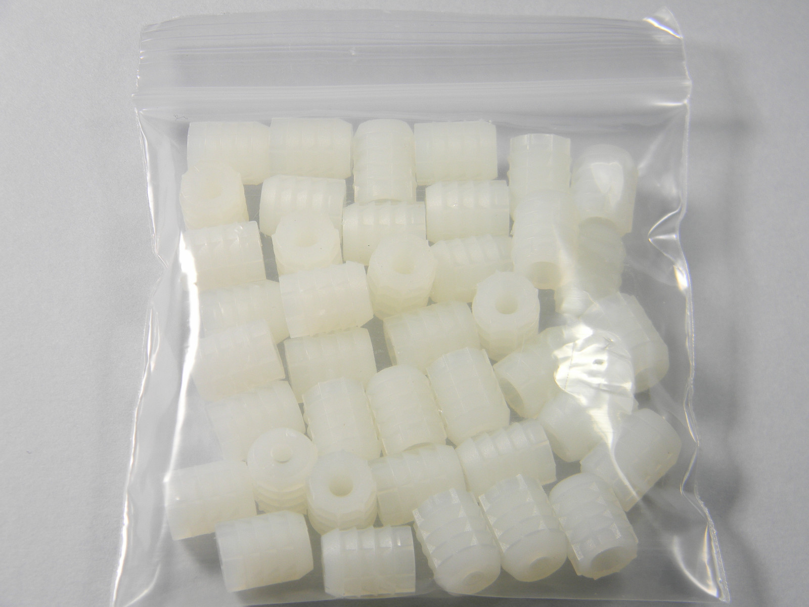 (40)  8 mm Plastic Dowel Inserts for BLUM Hinges
