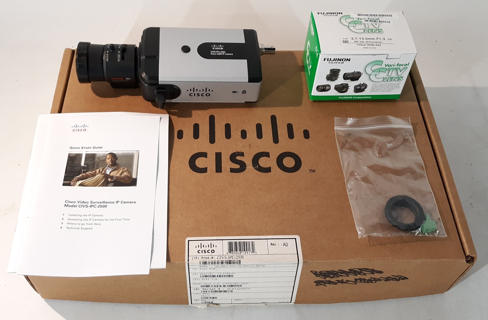Cisco CIVS-IPC-2500 Surveillance IP Camera Full Resolution Day/Night NEW *OB*