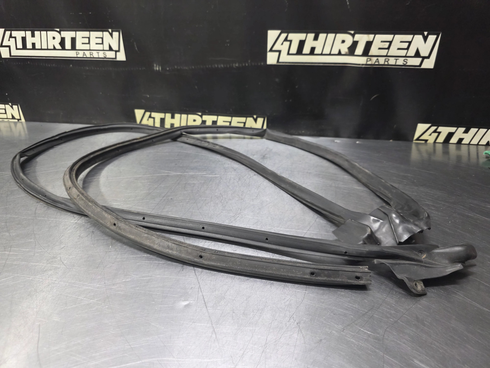 97-04 C5 CORVETTE LH DRIVER SIDE DOOR WEATHER STRIP SEAL OEM #N734