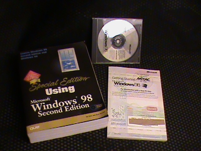 WINDOWS 98 2nd. Edition W-KEY and 900 Page Manual by Que 3 Pc. Lot BONUS CD