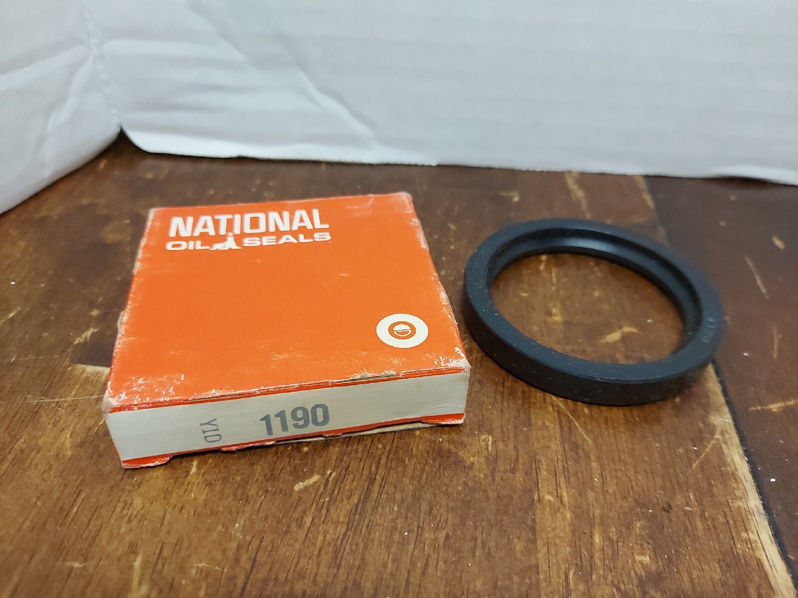 NOS National Federal Mogul 1190 Oil Seal. Free Shipping!!!