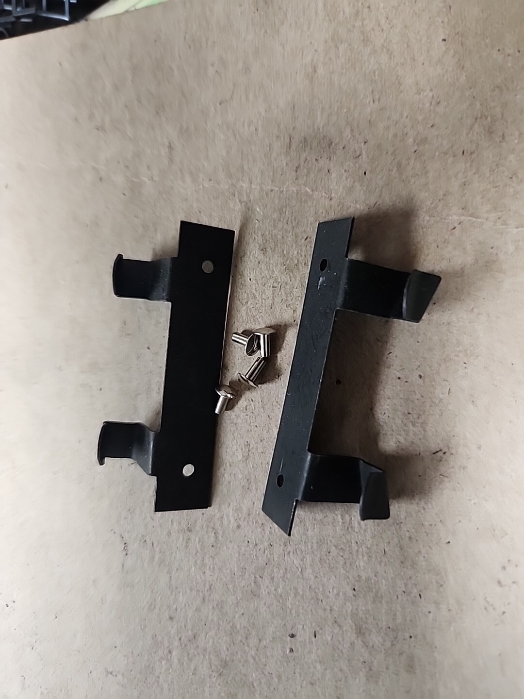LIONEL PARTS, 2353-22 , PAIR OF REAR F-3 BODY BRACKETS  & RIVETS