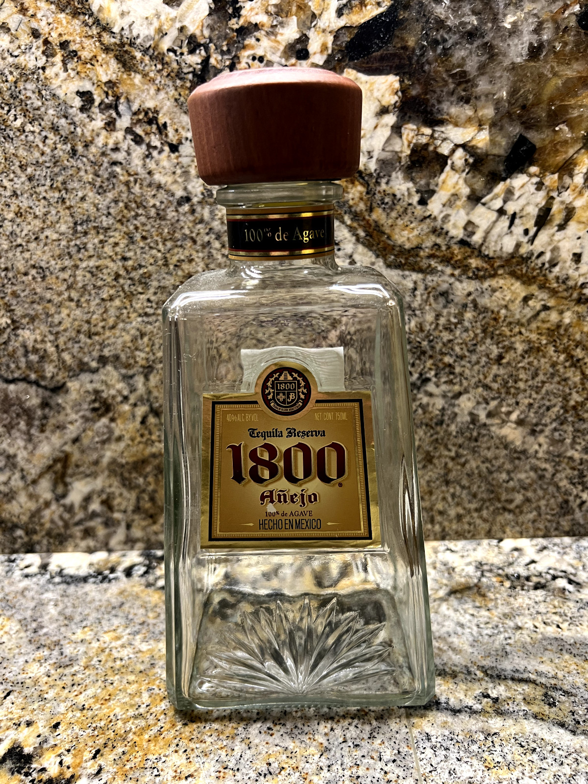 1800 Anejo Reserva Agave Tequila Glass Bottle Collectible Twist Off Wood Top EMT