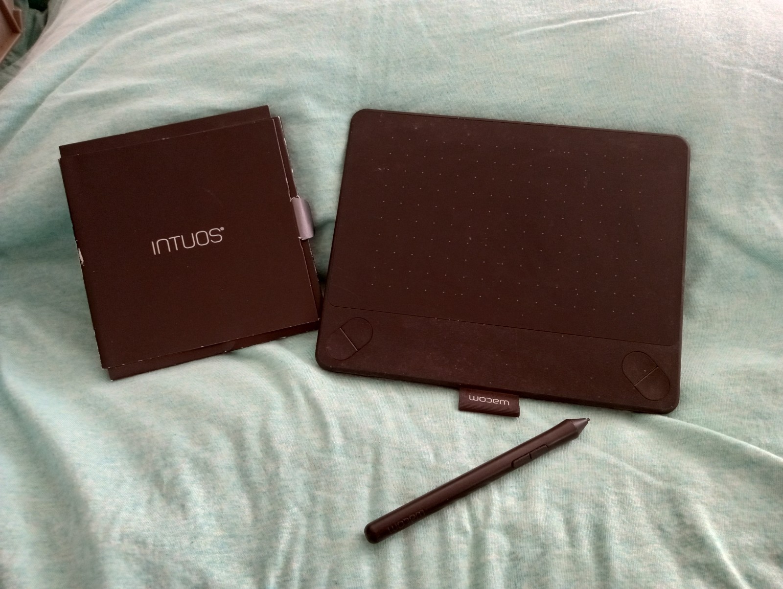 Wacom Black Small Intuos Art Pen and Touch Tablet CTH-490 *missing cord*