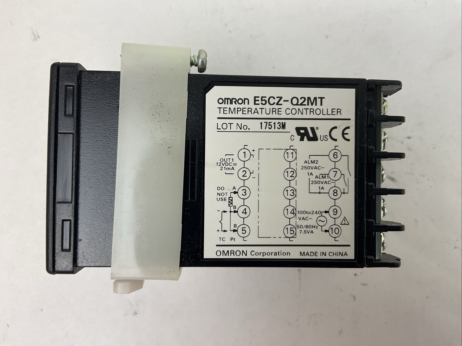 OMRON E5CZ-Q2MT TEMERATURE CONTROLLER