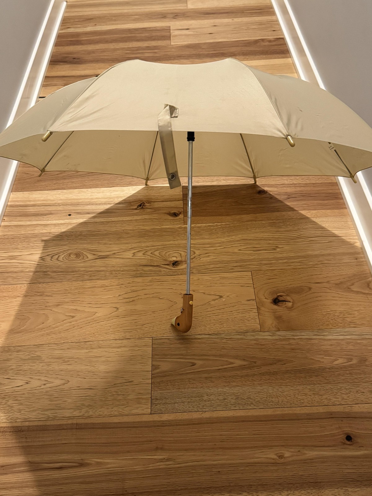 RAINES Umbrella Womens One Size Beige Duck Head Handle Compact Folding Auto