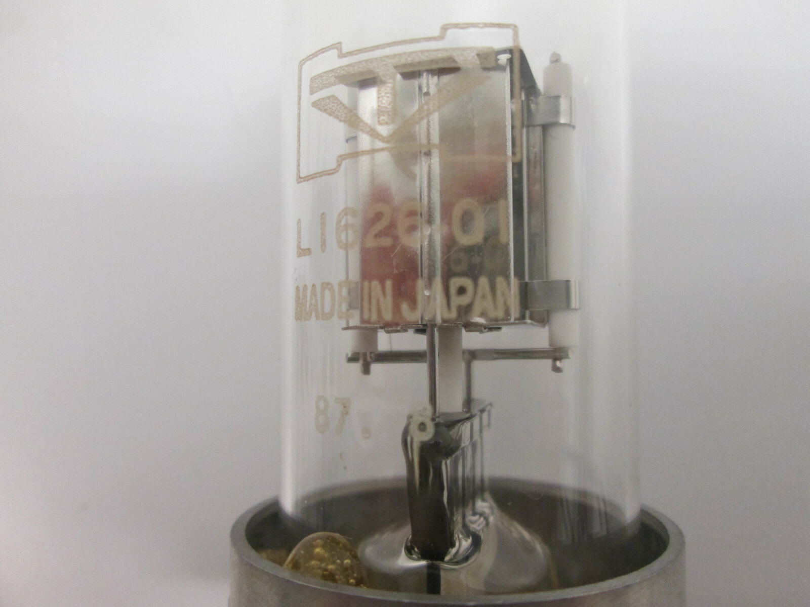 Hamamatsu L1626-01 87.8 Deuterium Lamp