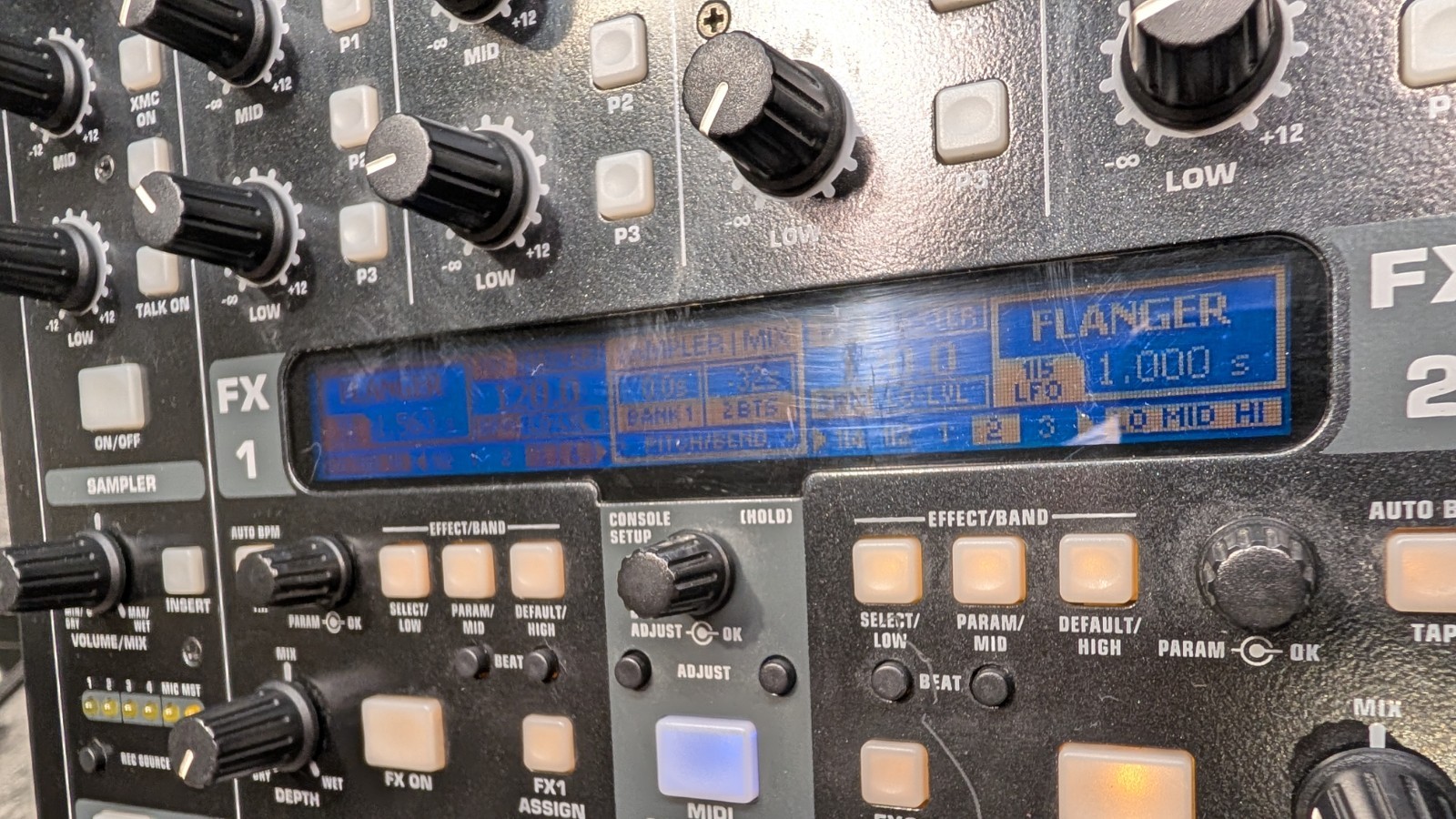 Behringer DDM4000 Digital DJ Mixer 4-Channel USB Tabletop Echo Reverb Filter
