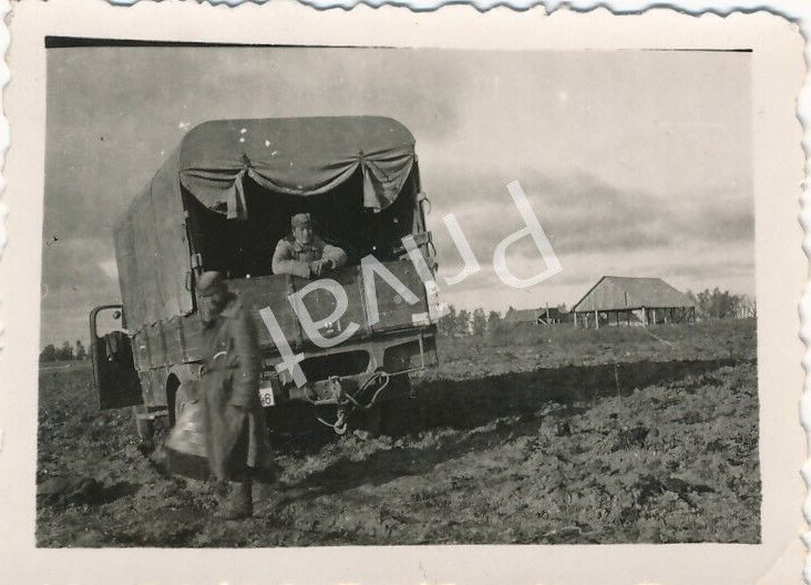 Photo WW II Wehrmacht Soldiers Truck Advance Russia L1.97