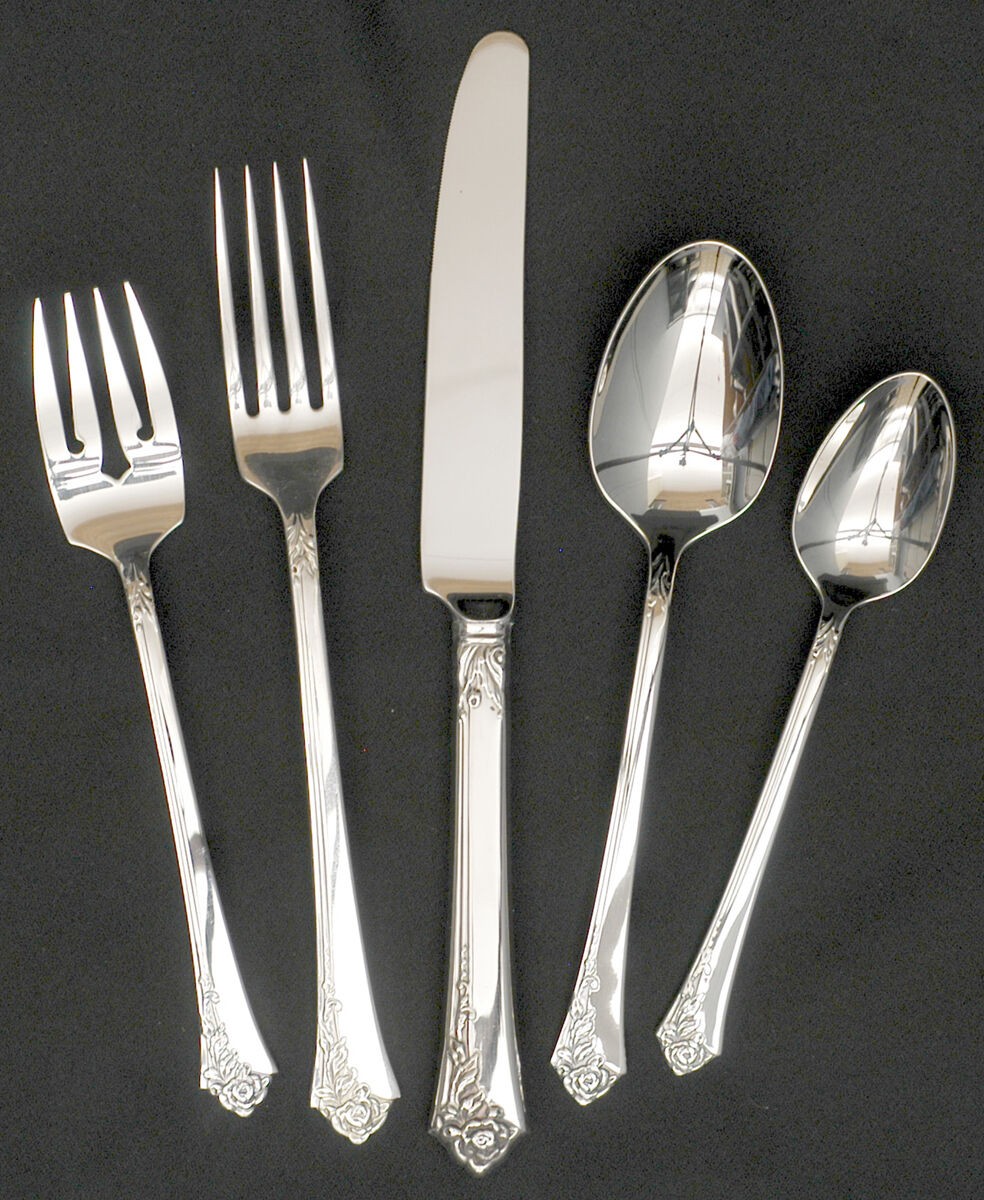Oneida Silver Damask Rose  5 Piece Place Setting 6038183