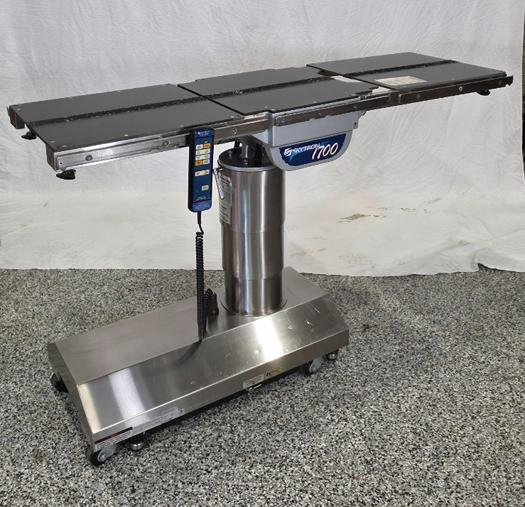Skytron 1700 Surgical Table- Great condition! Fully functional