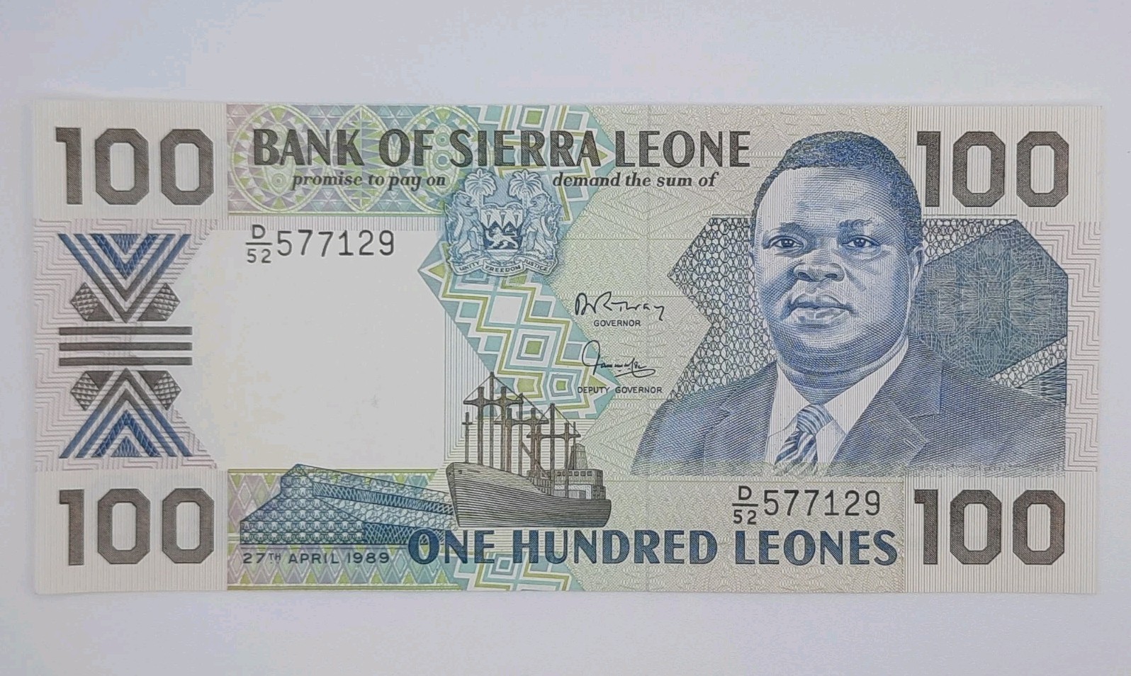 1989 - Bank of SIERRA LEONE - 100 Leones Banknote Serial No. D52 57712X P-18b
