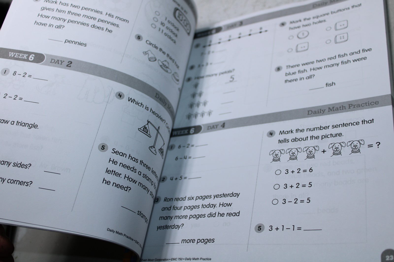 Daily Math Practice, Grade 1 Paperback Evan-Moor Educational Publ