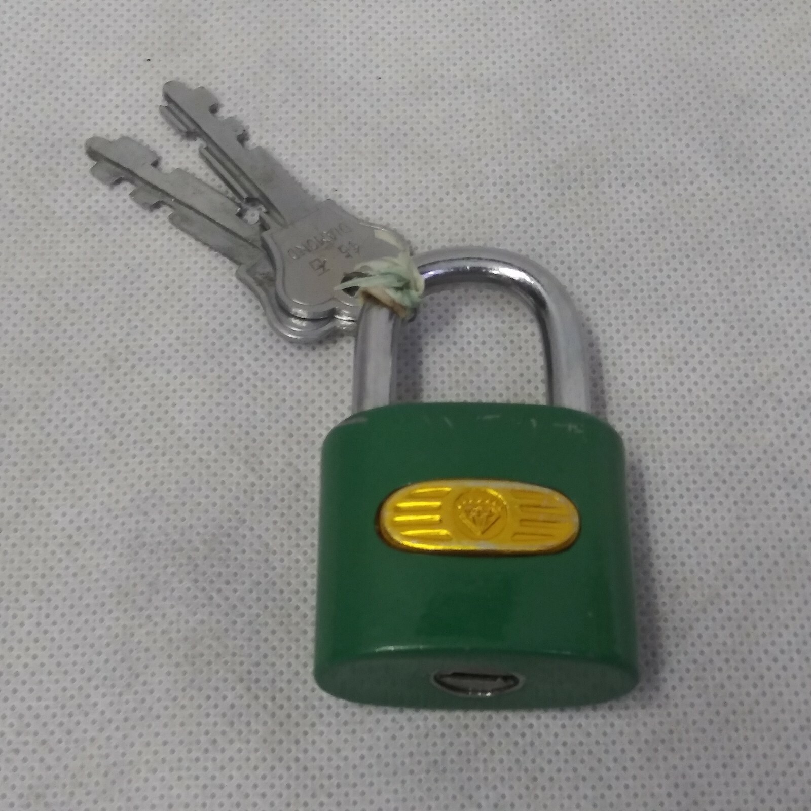 Diamond Padlock with 2 Keys Works Good