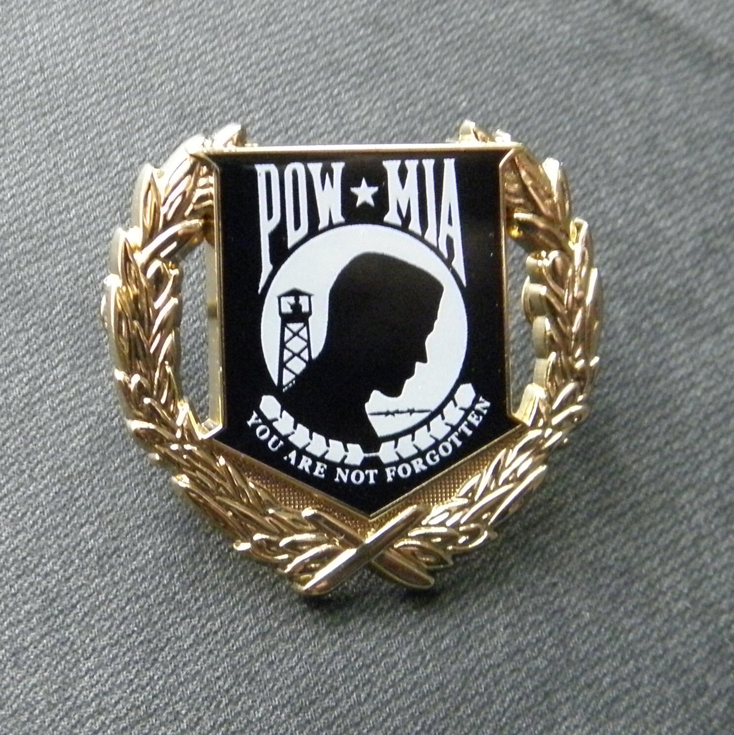 POW WREATH MIA YOU ARE NOT FORGOTTEN LAPEL PIN BADGE 1.1 INCHES