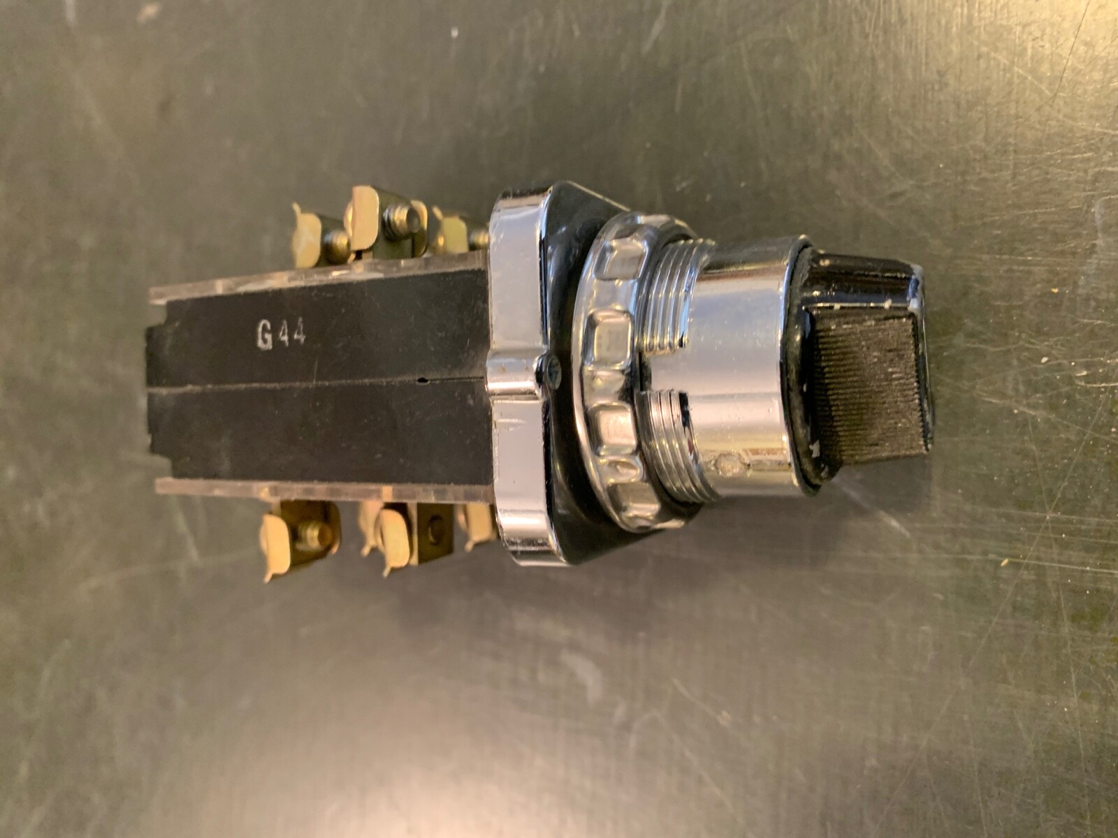ITE Siemens 2 Position Maint Selector Switch with (2) H31XNOC Contact Blocks
