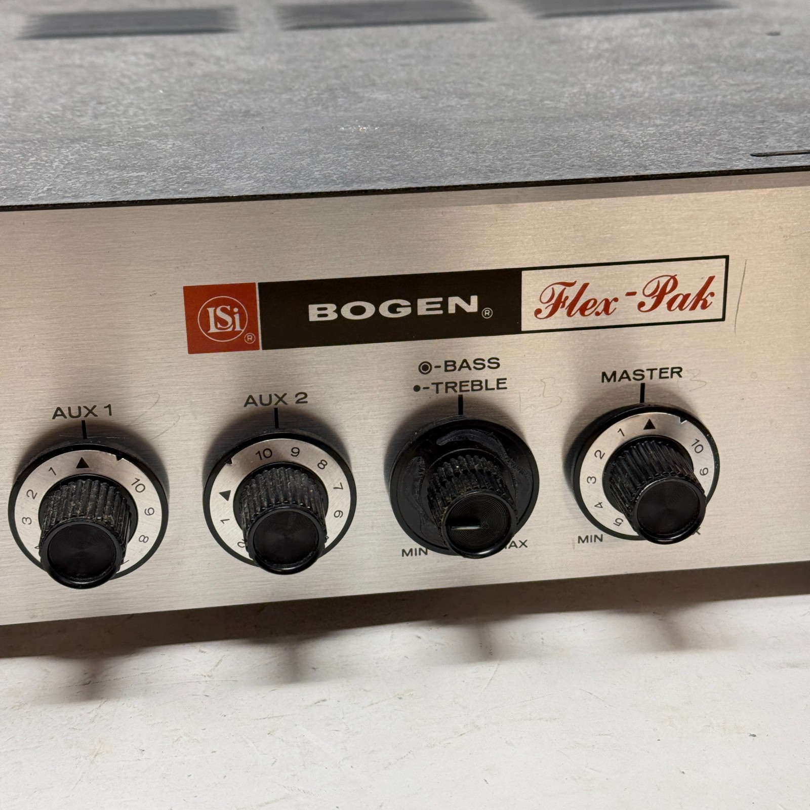 Bogen CHS-60A Flex-Pak Solid-State PA Public Address Amplifier Powers On