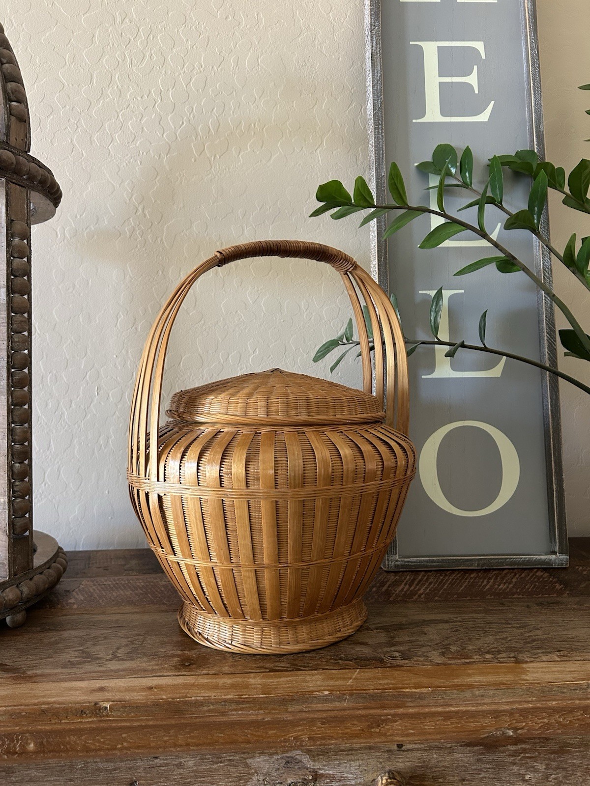 Vintage Medium Round Rattan Wicker Pedestal Basket with Lid Handle 15” x 11”