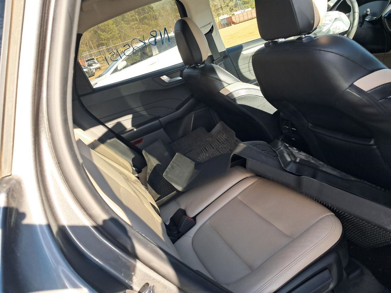 ESCAPE 2022 Glove Box 4894431