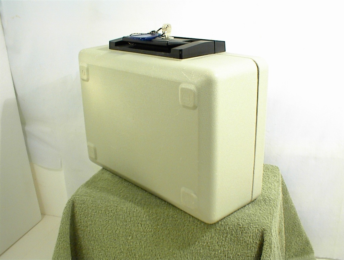 SENTRY 1100 SAFE LOCK BOX 2 KEYS HOME SECURITY FIRE RESISTANT