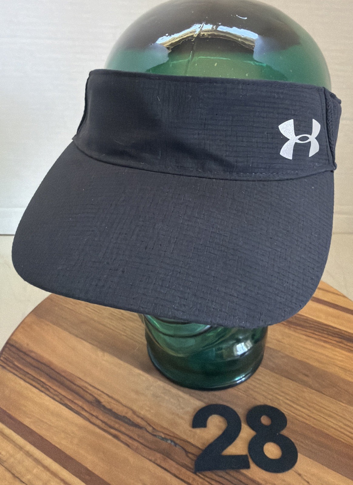 UNDER ARMOUR WOMEN'S BLACK VISOR. PREOWNED IN VGC. NICE #28