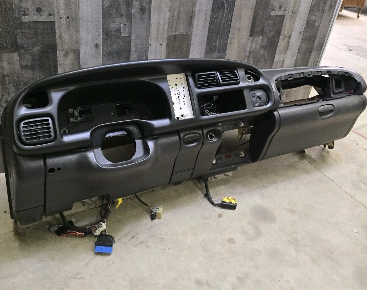 1998 98 Dodge RAM 1500 2500 Dashboard DASH CORE Structure Assembly Bezel AGATE