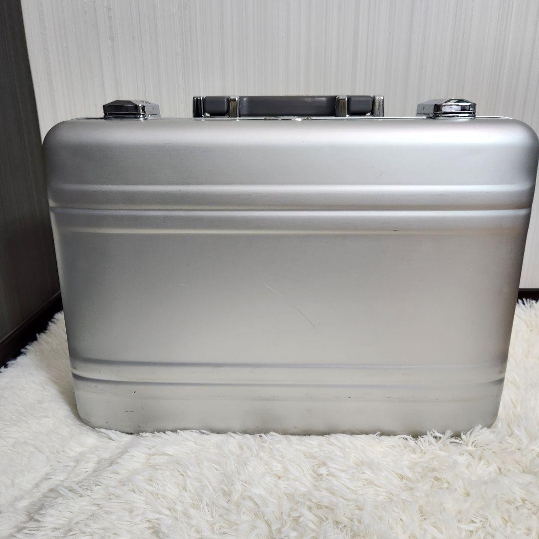 ZERO HALLIBURTON P2 Aluminum Attache Case Briefcase Silver USA