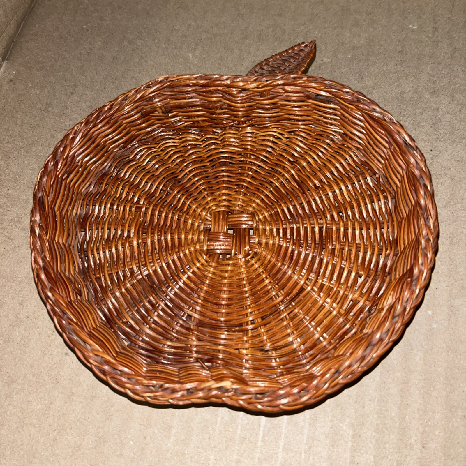 Vintage- Woven wicker tray basket Apple Shaped- teacher cottagecore Sh53