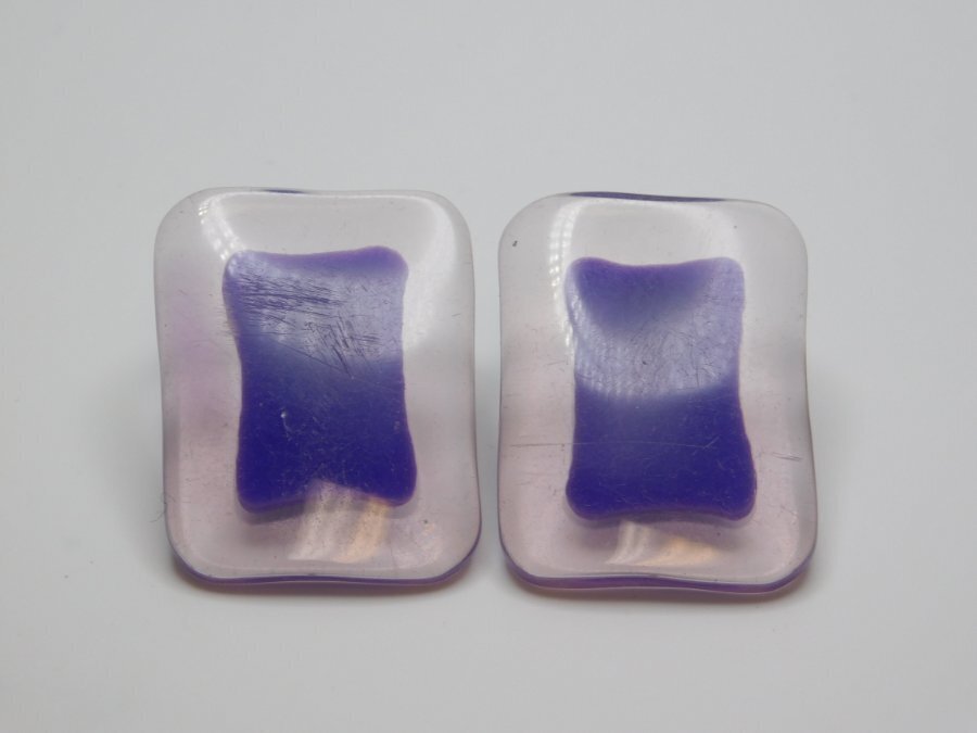 B63-VINTAGE PIERCED EARRINGS~HARD PLASTIC~1" X 1.25"~ABSTRACT