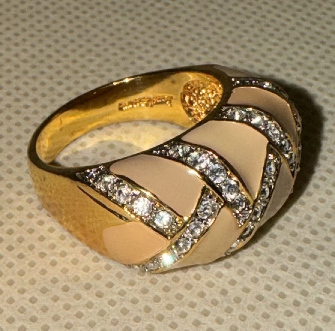 JOAN RIVERS Thick Enamel Rhinestone Ring Gold Tan Beige Size 9 Goldtone