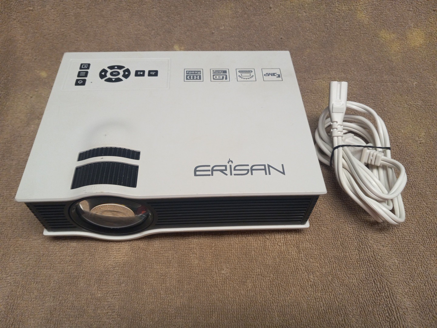 Erisan LED HD Projector 100V-240V With HDMI input (cord Included) NO remote