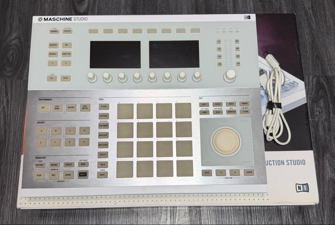 Native Instruments Maschine Studio Silver Groove Production Boxed Tested