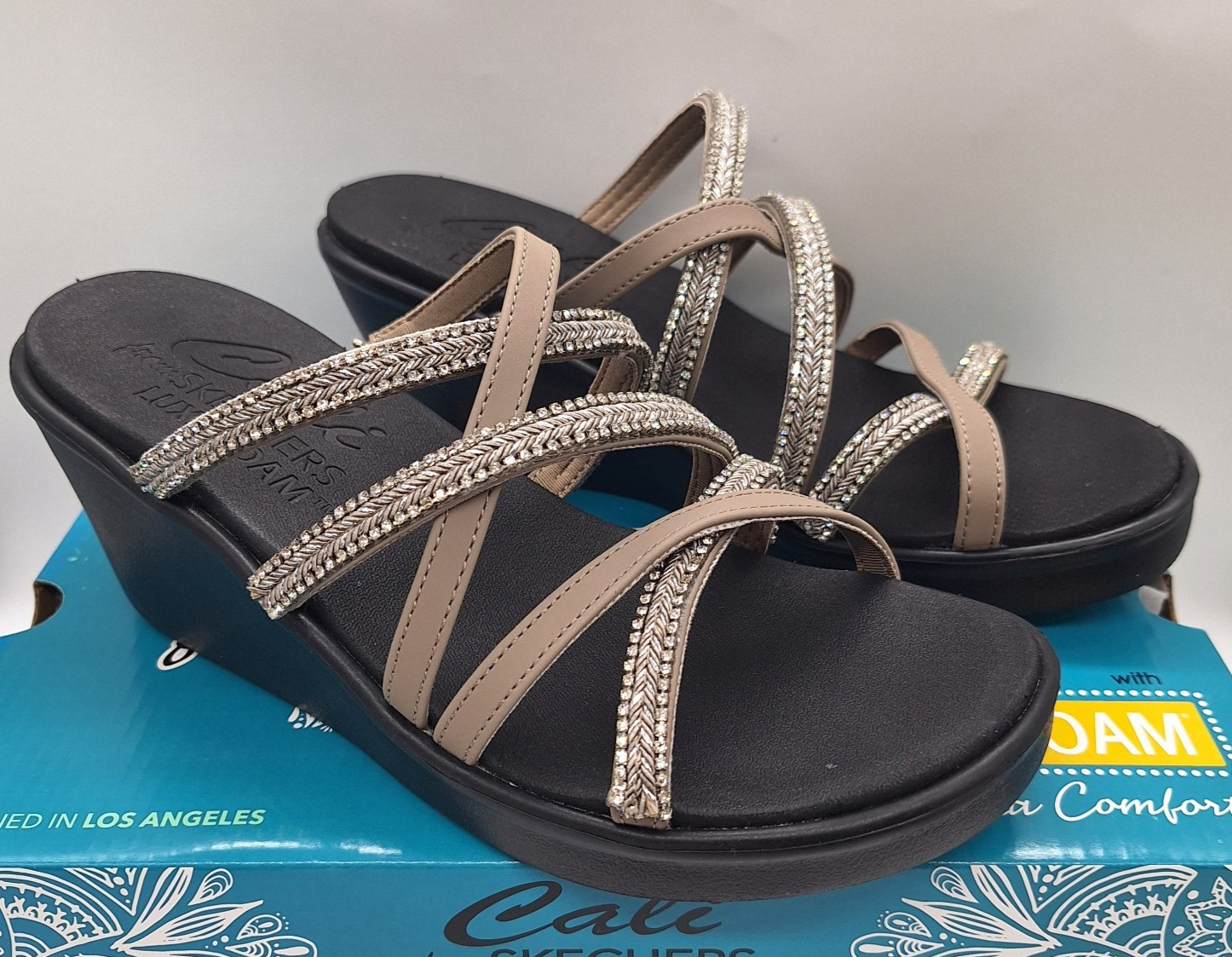 Skechers Cali Rumble On Night Out Comfort Strappy Wedge Vegan Taupe Sandals Sz 8