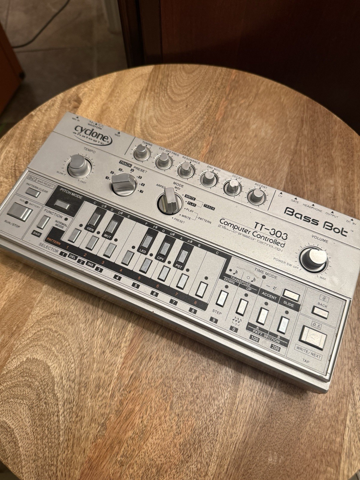 Cyclone Analogic Bass Bot TT-303 Mk1 Desktop SYNTHESIZER NEW PERFECT CIRCUIT