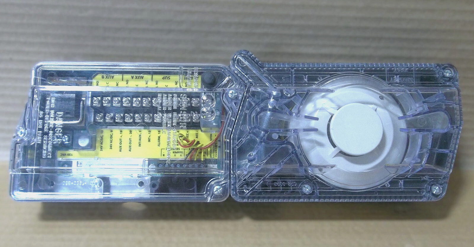 SYSTEM SENSOR D4120 4-WIRE AIR DUCT SMOKE DETECTOR NEMA ONE ENCLOSURE 24VAC/DC