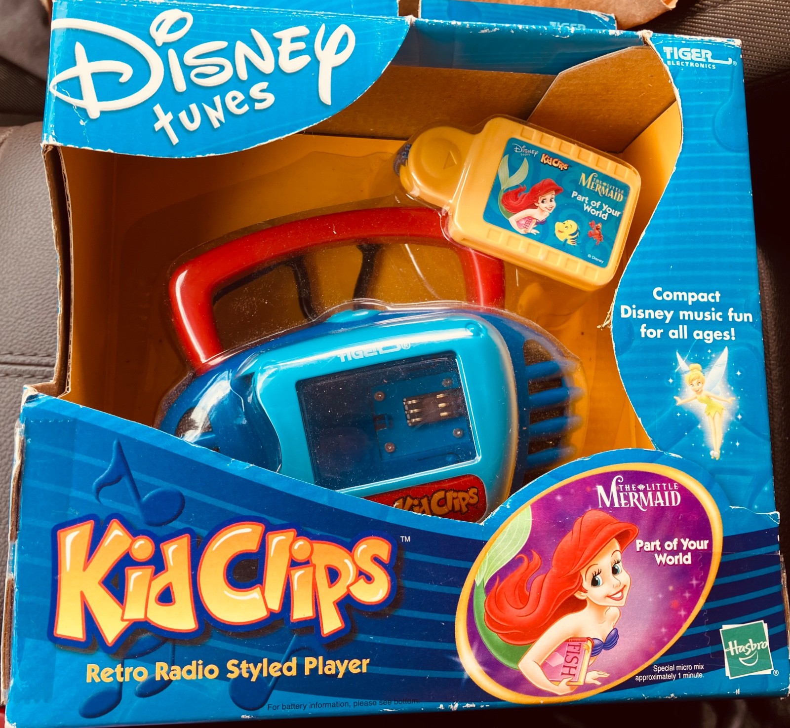 NEW KID CLIPS RADIO PLAYER PLUS TWO UNOPENED MUSIC CHIP PACKAGES!